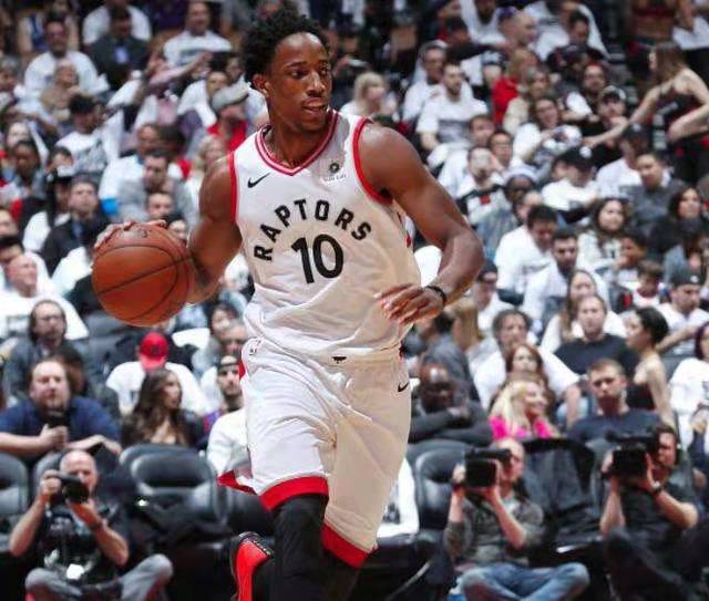 爱游戏体育-西甲倒计时，多伦多猛龙关键时刻调整名单，细节引发关注，悬念犹存，赛程密集仍需轮换(24年多伦多猛龙队球员名单)